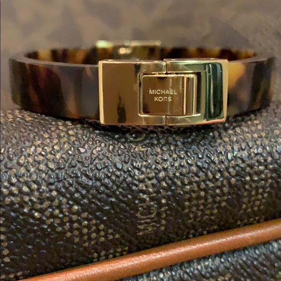 Michael Kors Hinged Tortoise Shell Bangle - Picture 4 of 4
